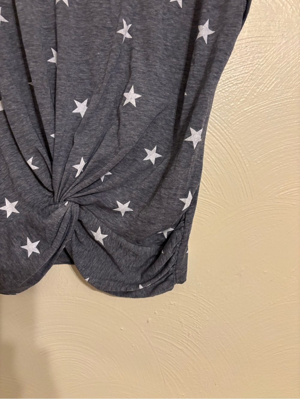 Lucky Brand Gray White Star Print Front Twist Tee Top Medium M - Picture 8 of 9